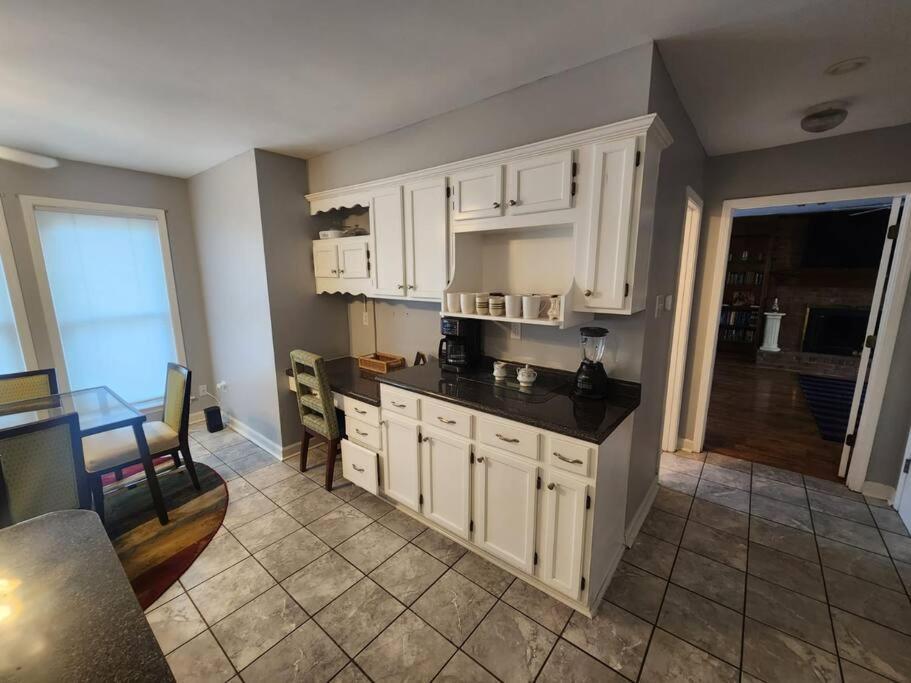 Large Near Shops/dining & Easy Access To Freeway * Memphis