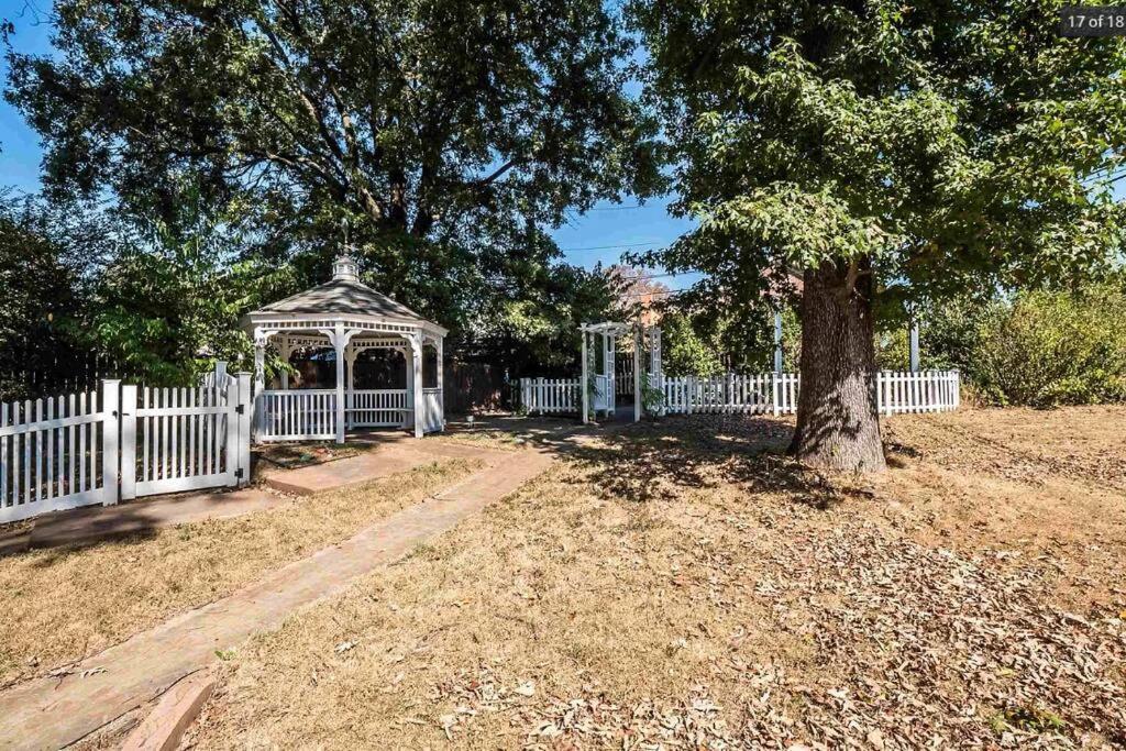 Large Near Shops/dining & Easy Access To Freeway * Memphis