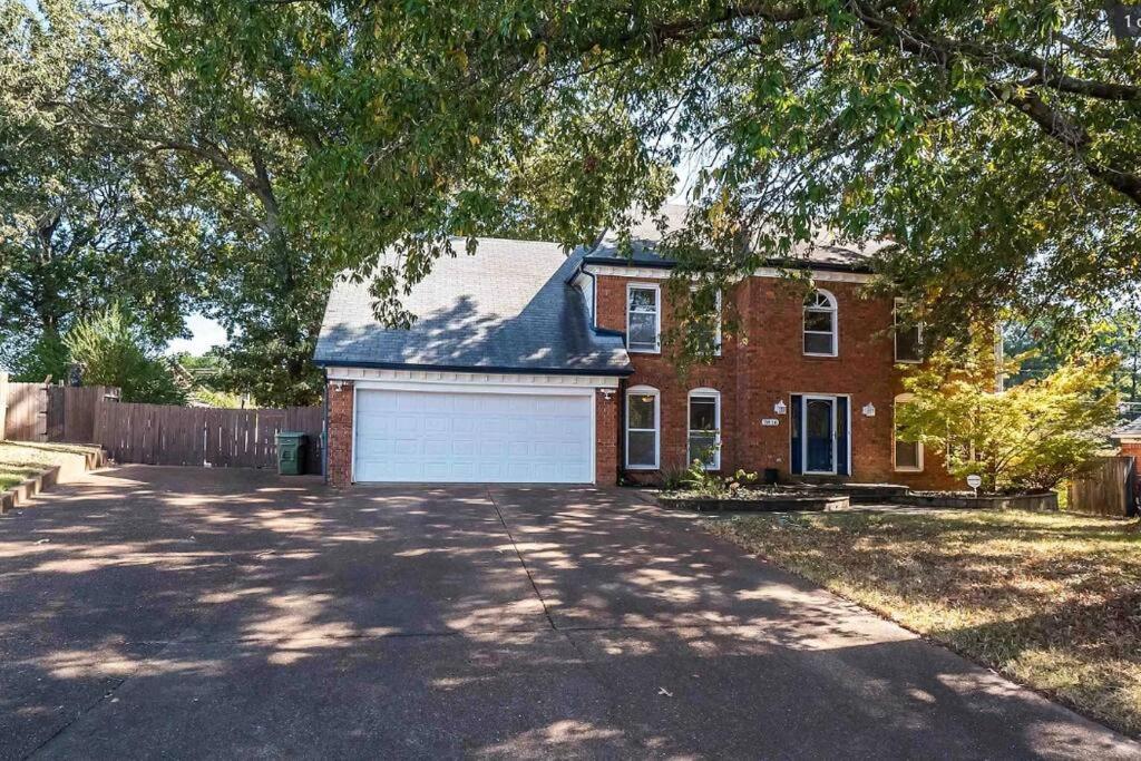 Large Near Shops/dining & Easy Access To Freeway * Memphis